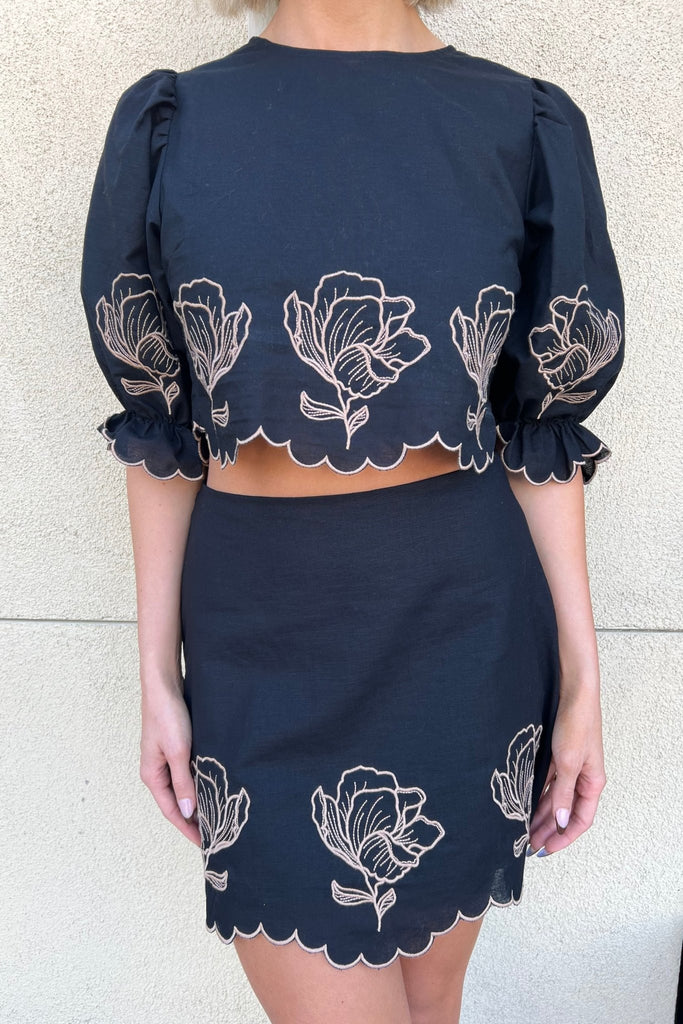 DAHLIA RIDGE EMBROIDERED TOP - Violet Muse Boutique