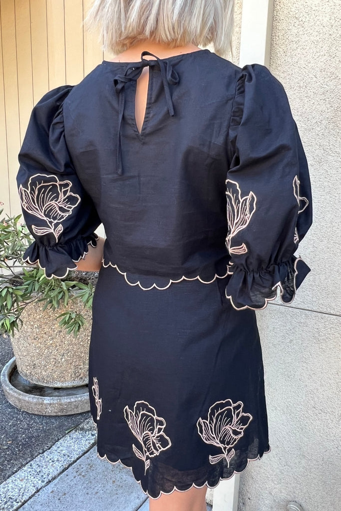 DAHLIA RIDGE EMBROIDERED TOP - Violet Muse Boutique