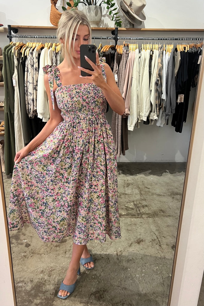 ROSELYN SMOCKED FLORAL DRESS - Violet Muse Boutique