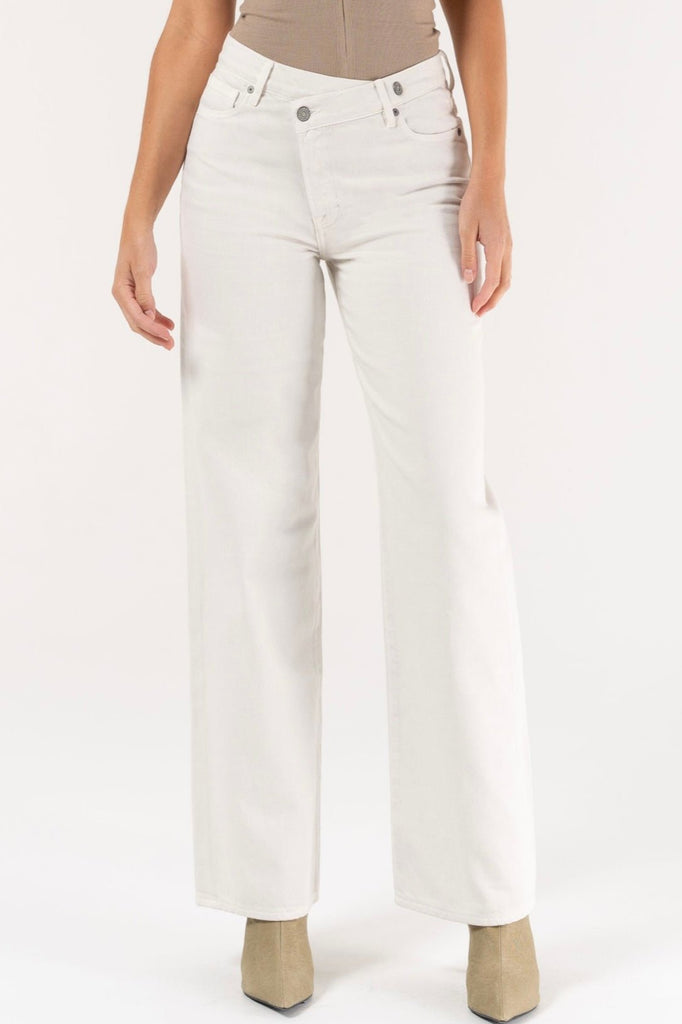 SEASHORE CROSSOVER LIGHT JEANS - Violet Muse Boutique